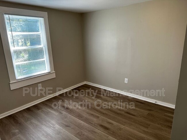 Building Photo - 204 Bookington Dr