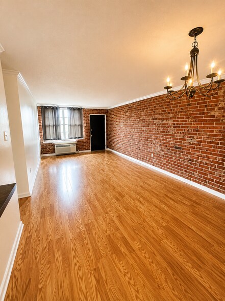 Building Photo - 3101 Highland Rd