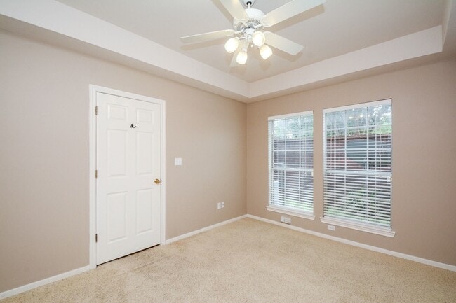 Building Photo - 2022 Fairview St