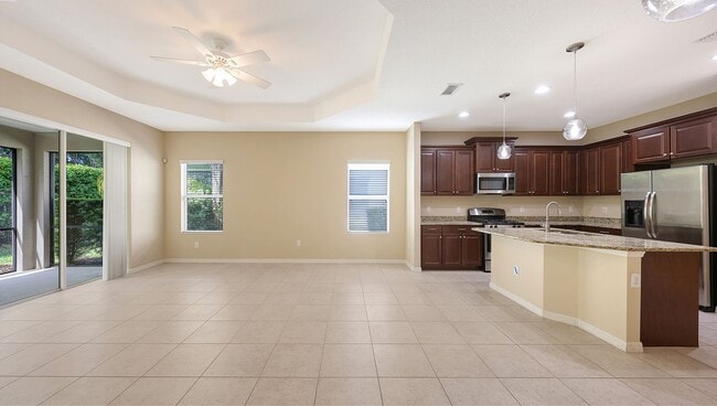 Building Photo - 2/2 plus den Villa in Fairfield with a 2 car garage