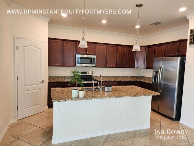 Building Photo - 15575 Pascolo Ln