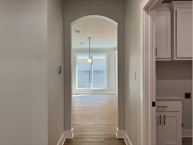 Building Photo - 9256 Villas Ct