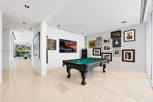Building Photo - 1011 W 48th St