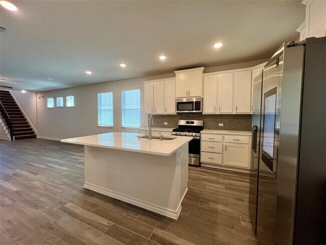 Building Photo - 2907 Salvidar Bend