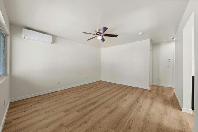 Building Photo - 6165 Severin Dr
