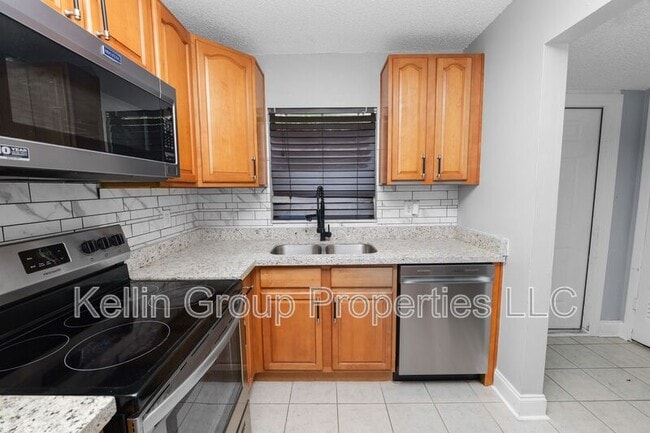 Building Photo - 2862 Somerset Park Dr