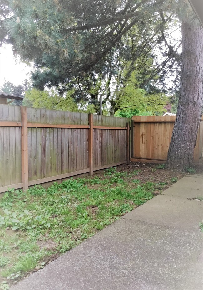 Building Photo - Country Rambler