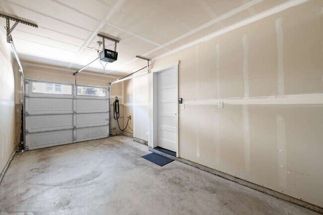 Building Photo - 13717 Admiralty Way