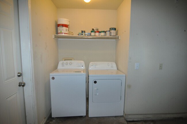 Building Photo - Welcome to this charming 3-2-2 brick home ...