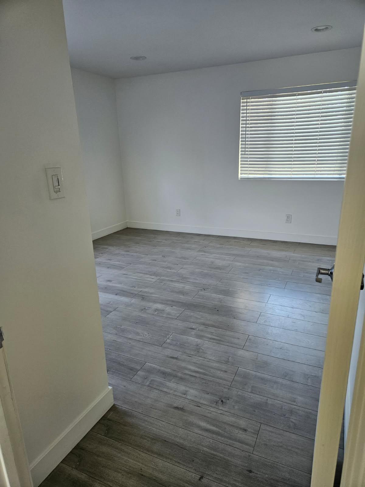 Building Photo - 1585 W 35th Pl