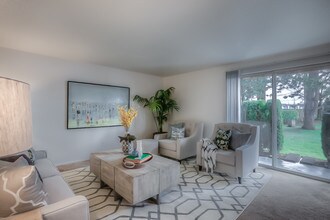 Building Photo - Woodcreek Apartments