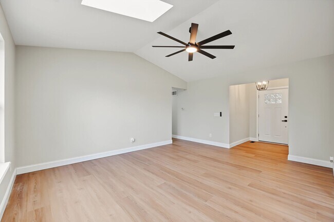 Building Photo - 2949 White Stable Dr
