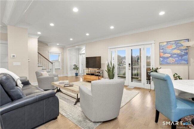 Building Photo - 69 Weed Ave