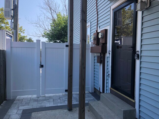 Building Photo - 105 Jamestown Rd