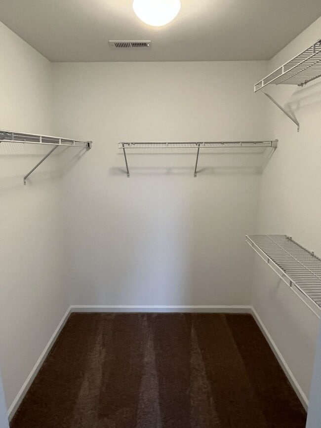 Building Photo - Large, Newer 4 Bedroom + Office and Loft i...