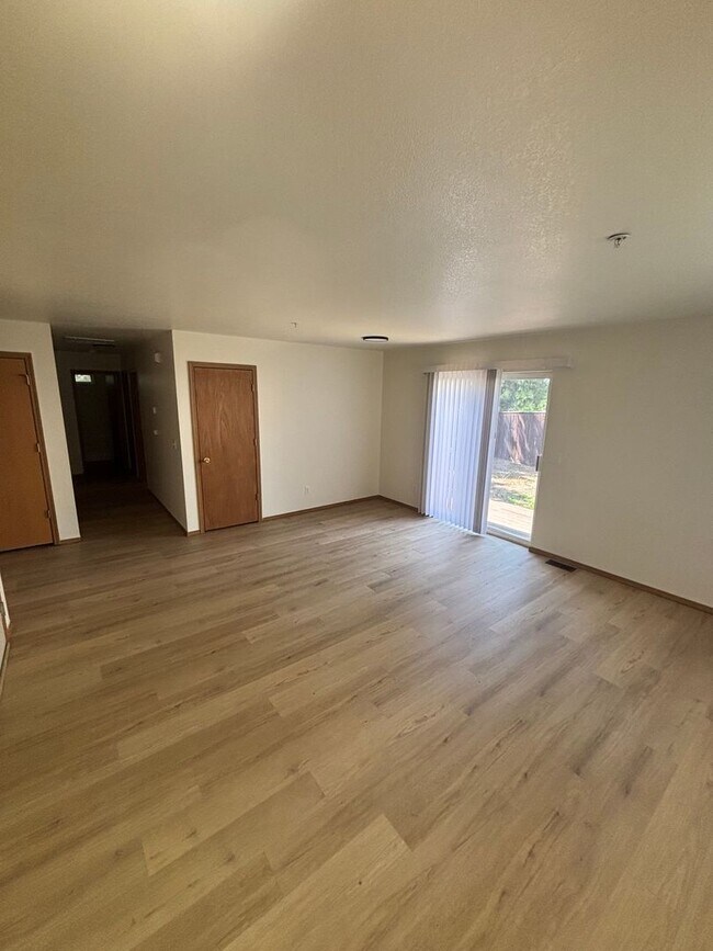 Building Photo - 211 N Lava