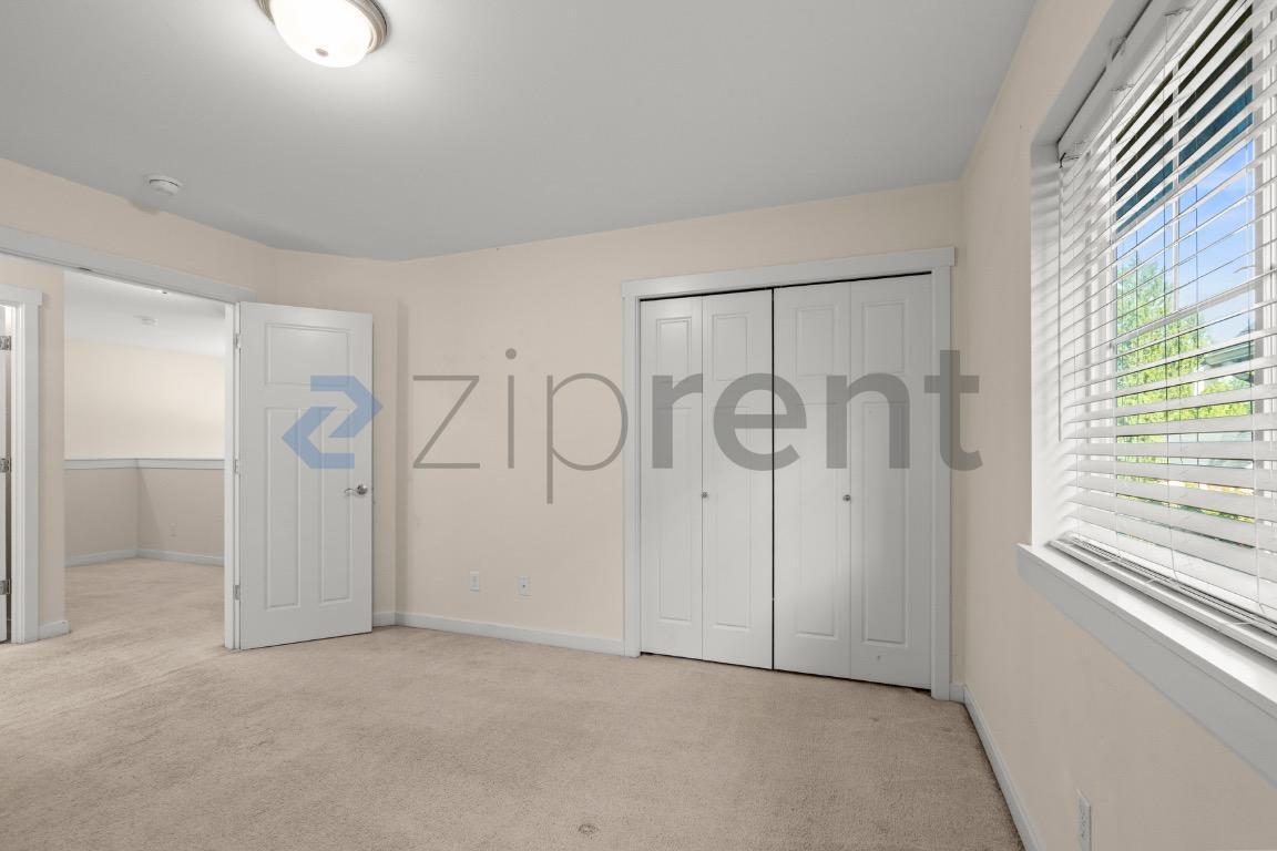 Building Photo - Unit