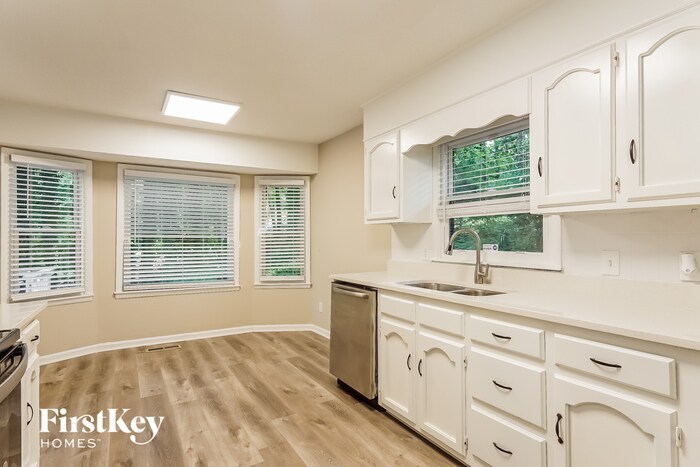 Building Photo - 3500 Ridgecrest Dr