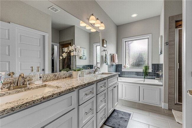 Building Photo - 2630 E Bayside Xing