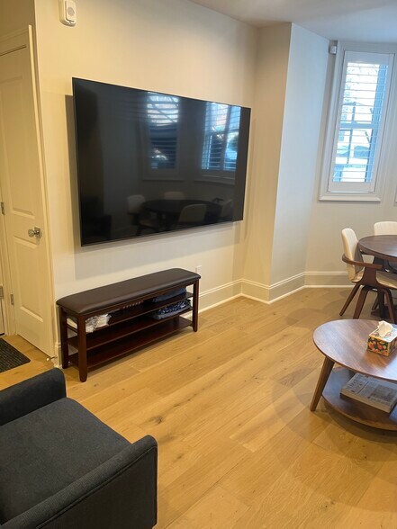 Building Photo - 1335 11th St NW