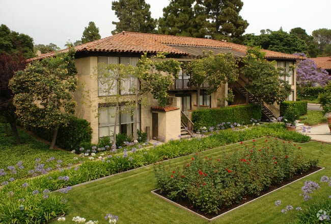 Building Photo - Los Robles - Senior 55+