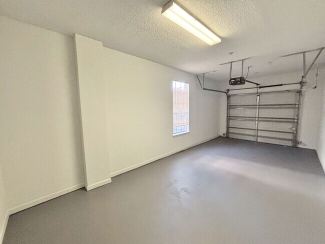 Building Photo - 8300 Elm Park Dr