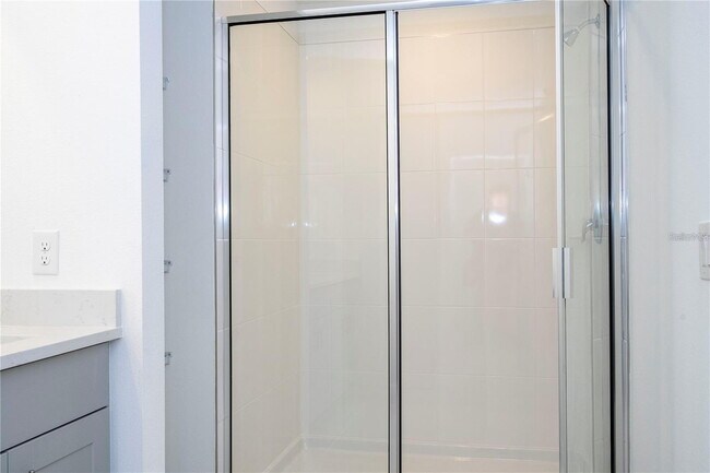 Building Photo - Elegant & Comfortable Home with Granite Kitchen in Prime St. Cloud Location