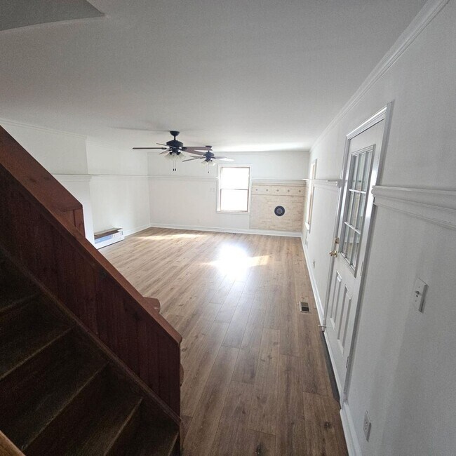 Building Photo - Elegant 5-Bedroom, 4-Bath Home with Expansive Living Spaces