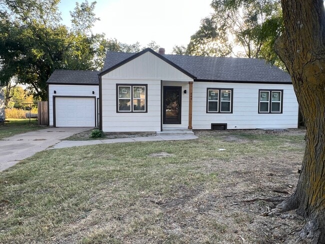Primary Photo - 648 N Glendale St