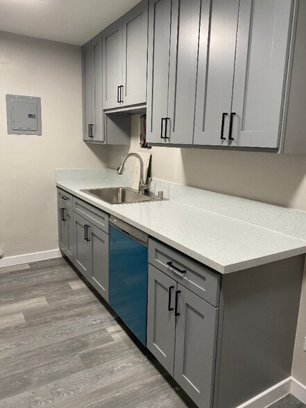 Building Photo - 10831 Fruitland Dr