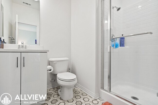 Building Photo - Bright & Upgraded 2 bedroom Anaheim Townhome in Prime Location!