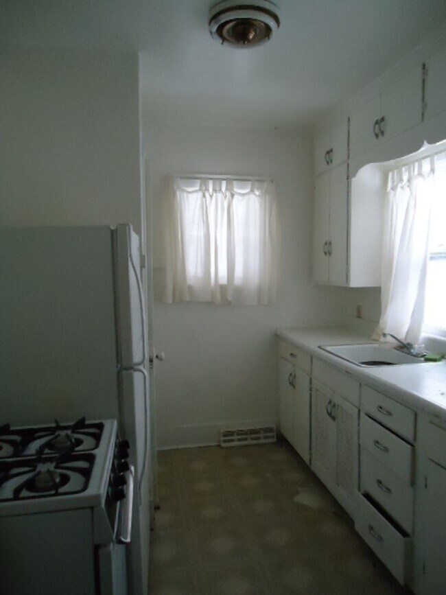 Building Photo - 1033 Kern St