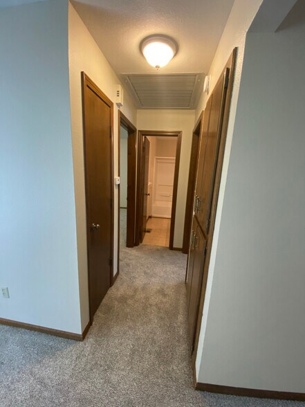 Building Photo - 733 SE Claremont St