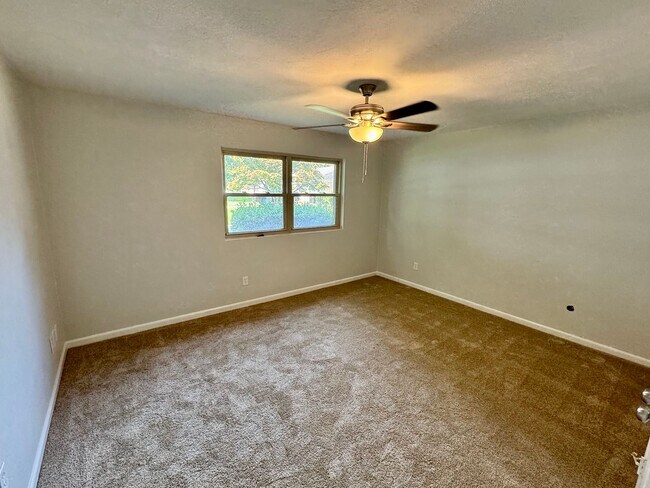 Building Photo - Newly Painted 4BR/2BA house in Pembroke Me...