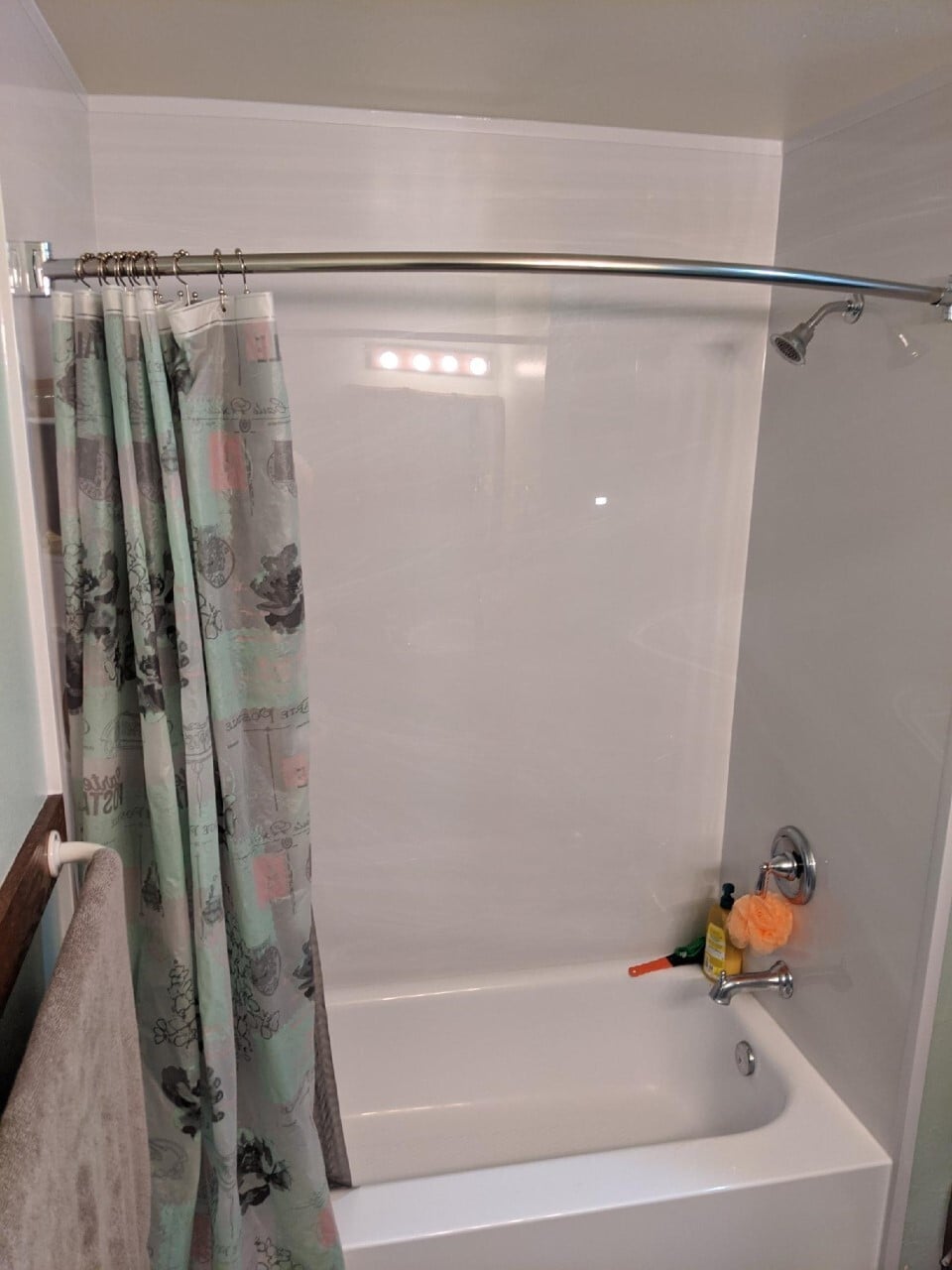 TUB AND SHOWER - 511 Constitution Ave S