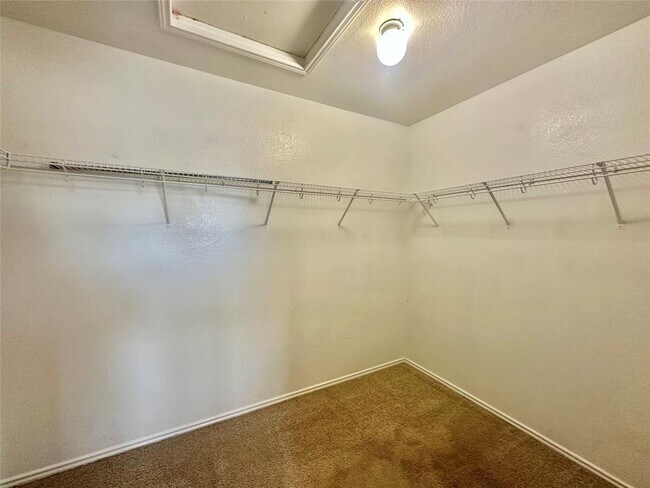 Building Photo - 2624 Haselwood Ln