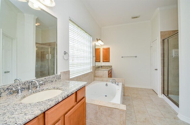 Building Photo - 7706 Bayou Green Ln