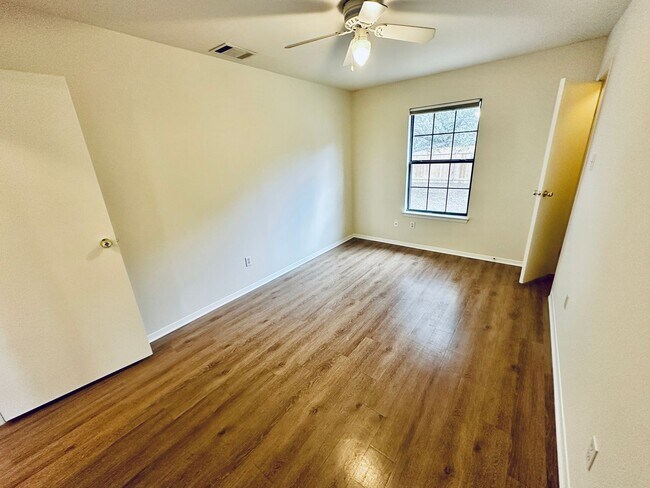 Building Photo - 5207 Thunderbird St