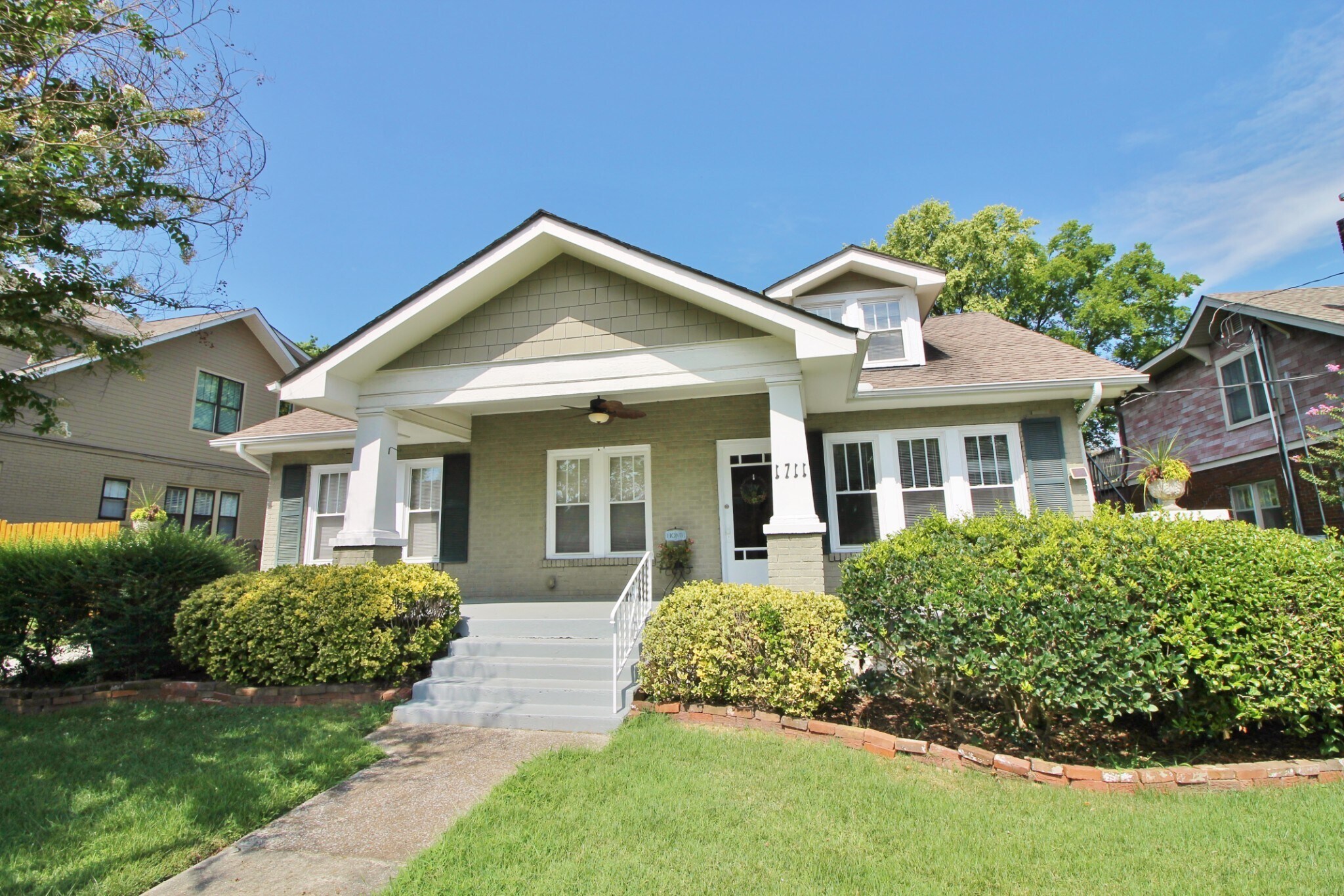 Building Photo - 1711 Villa Pl