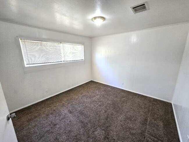 Building Photo - 3221 Rose Pl