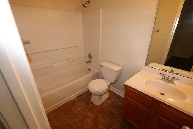 Building Photo - 15611 Leeds Ln