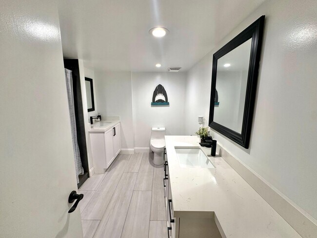 Building Photo - 630 Ocean Dr