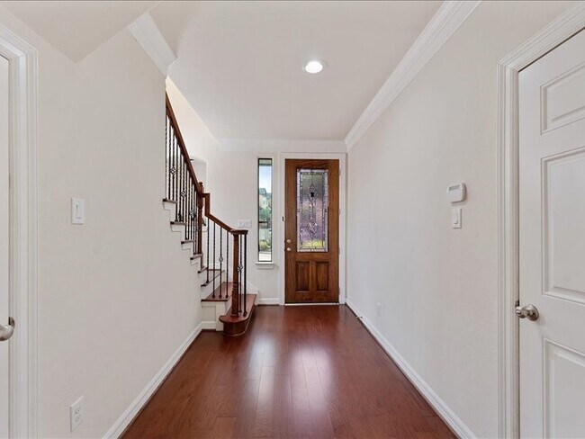 Building Photo - 5502 Lunia Ln