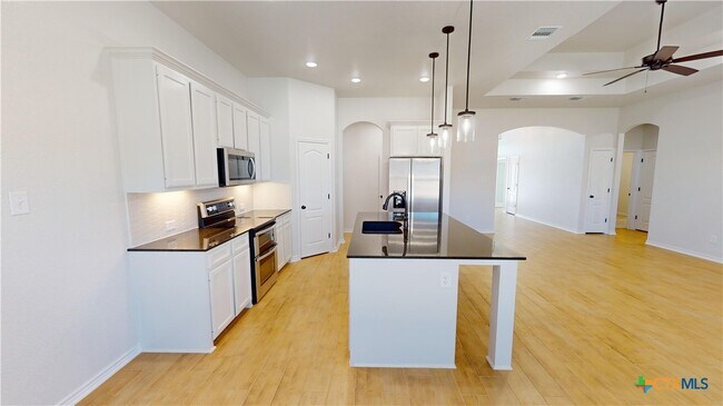 Building Photo - 808 Dred Roger Circle