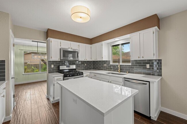 Building Photo - 4820 Marblehead Dr