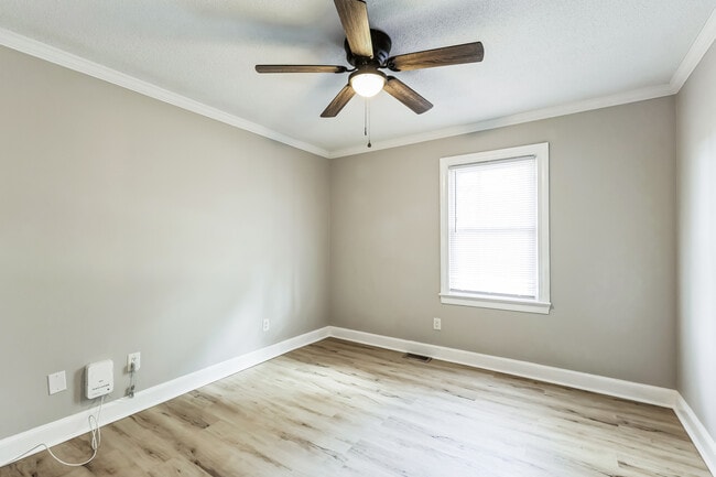 Building Photo - 412 Circle Dr