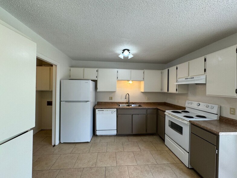 Building Photo - 2515 Bermuda Dr