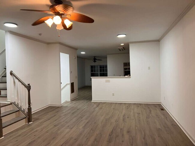 Building Photo - 132 Darley Dale Loop