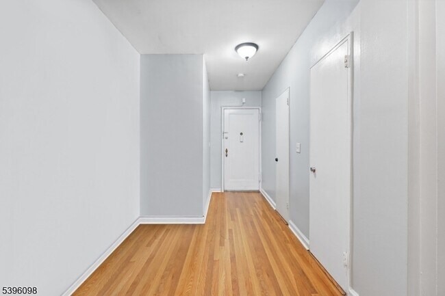 Building Photo - 2520 John F. Kennedy Blvd