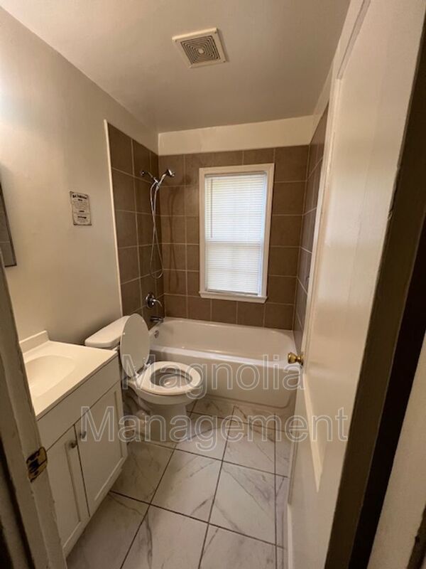 Building Photo - 1212 Parham St